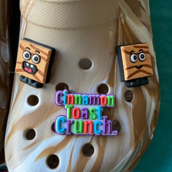 š„£ CROCS x CINNAMON TOAST CRUNCHš„£ NWT š„£ - Picture 12 of 16